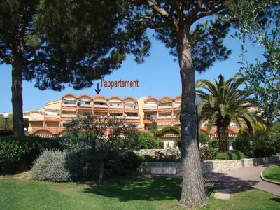 Jardin de l'établissement Appartement charmant à Antibes, 33 m², piscine partagée
