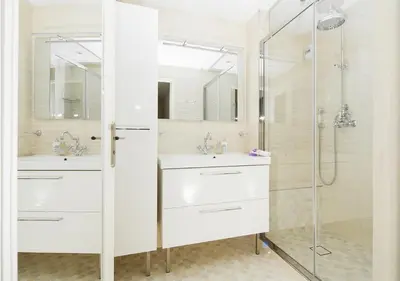Salle de bains dans l'établissement Appartement CANNES IMPERIAL Pointe Croisette
