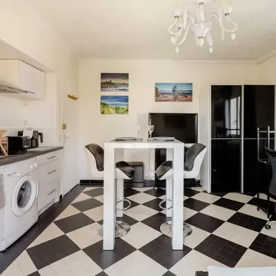 Studio Antibes - 5min des plages - Parking gratuit - Climatisation