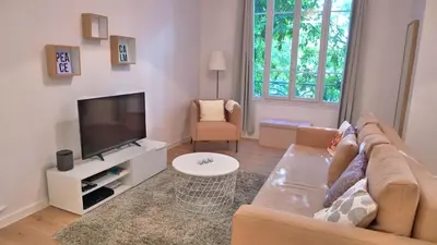 Télévision ou salle de divertissement dans l'établissement Stylish two-bedroom apartment -StayInAntibes - 5 Soleau