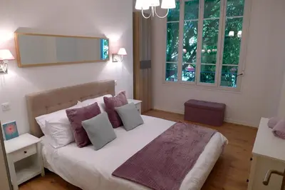 Un ou plusieurs lits dans un hébergement de l'établissement Stylish two-bedroom apartment -StayInAntibes - 5 Soleau