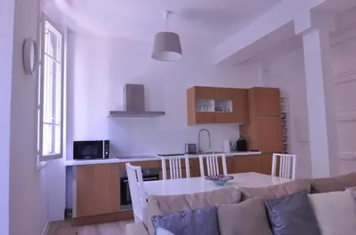 Cuisine ou kitchenette dans l'établissement Stylish two-bedroom apartment -StayInAntibes - 5 Soleau