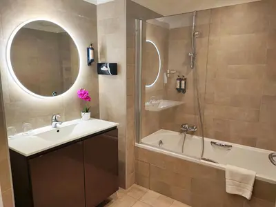 Salle de bains dans l'établissement Royal Antibes - Luxury Hotel, Résidence, Beach & Spa