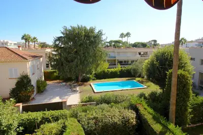 Piscine de l'établissement B-AZUR ou située à proximité