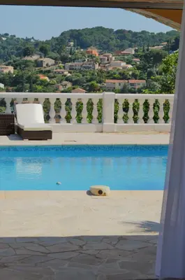 Piscine de l'établissement Villa La Terre Des Lauriers ou située à proximité