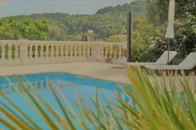 Piscine de l'établissement Villa La Terre Des Lauriers ou située à proximité