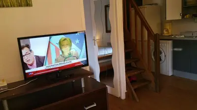 Télévision ou salle de divertissement dans l'établissement Résidence Cap Azur Maison N° 56