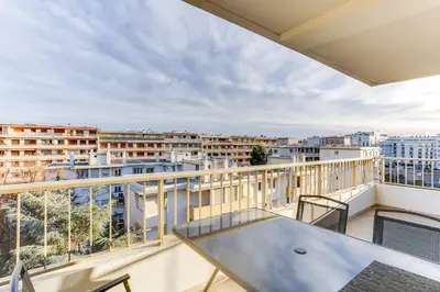 Balcon ou terrasse dans l'établissement IMMOGROOM - Renovated apartment - Terrace - AC - Wifi