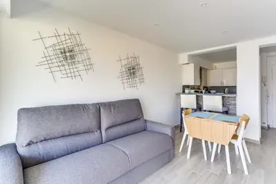 Cuisine ou kitchenette dans l'établissement IMMOGROOM - Renovated apartment - Terrace - AC - Wifi