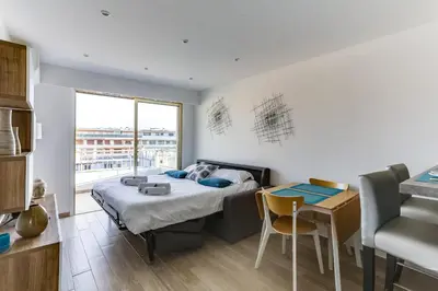 Un ou plusieurs lits dans un hébergement de l'établissement IMMOGROOM - Renovated apartment - Terrace - AC - Wifi