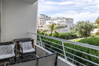 Balcon ou terrasse dans l'établissement Welcoming Apartment with parking - Croisette