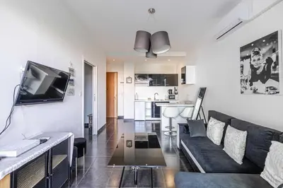 Cuisine ou kitchenette dans l'établissement Welcoming Apartment with parking - Croisette