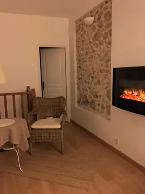 Coin salon dans l'établissement Vieille Ville 2 - La Petite Maison à Safranier, 2 bedrooms, max 4 adults and 2 kids