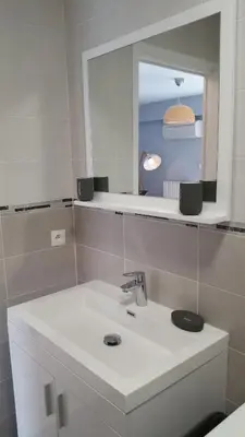 Salle de bains dans l'établissement Golfe Juan Studio