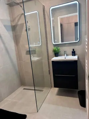 Salle de bains dans l'établissement Residences Fleuries - behind Cannes Croisette Bvd