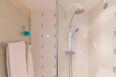 Salle de bains dans l'établissement Aby