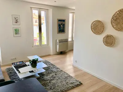 Coin salon dans l'établissement Bright & modern apartment in the heart of Antibes