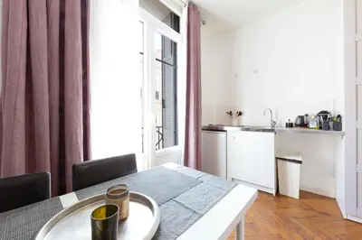 Cuisine ou kitchenette dans l'établissement Cosy apartment 27 m2 in rue d'Antibes and Croisette