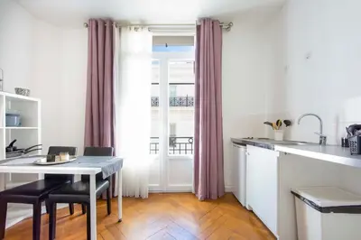 Cuisine ou kitchenette dans l'établissement Cosy apartment 27 m2 in rue d'Antibes and Croisette