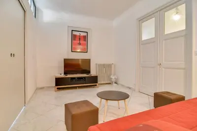 Télévision ou salle de divertissement dans l'établissement IMMOGROOM - Sea View - Balcony - 5 min from the beach - AC - Wifi
