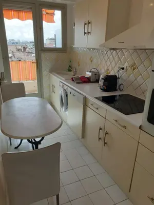 Cuisine ou kitchenette dans l'établissement Cannes Satellite