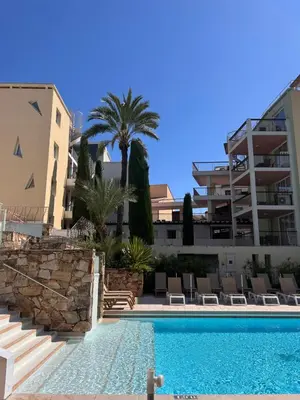 Piscine de l'établissement Port Vauban - 6pers - terrasse - parking ou située à proximité