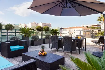 Balcon ou terrasse dans l'établissement Nehô Suites Cannes Croisette