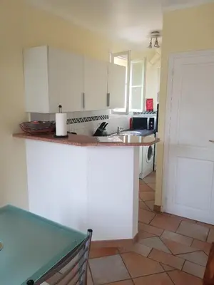 Cuisine ou kitchenette dans l'établissement Le Pin Doré
