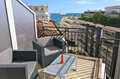 Balcon ou terrasse dans l'établissement Studio dernier étage avec terrasse sur splendide vue mer