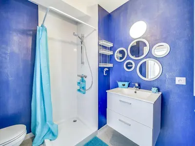 Salle de bains dans l'établissement Studio le Tivoli by Interhome