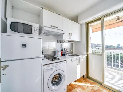 Cuisine ou kitchenette dans l'établissement Studio le Tivoli by Interhome
