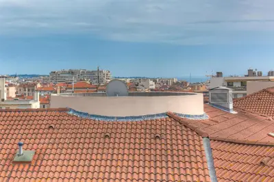 Vue générale sur la mer ou vue sur la mer prise depuis l'appartement