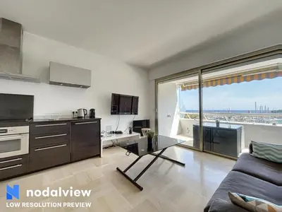 Cuisine ou kitchenette dans l'établissement Perle D'Azur - Marina Baie des Anges
