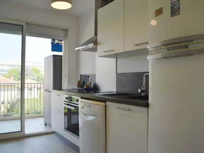 Cuisine ou kitchenette dans l'établissement Charmant T2 à Antibes avec balcon, proche plage - FR-1-252-129