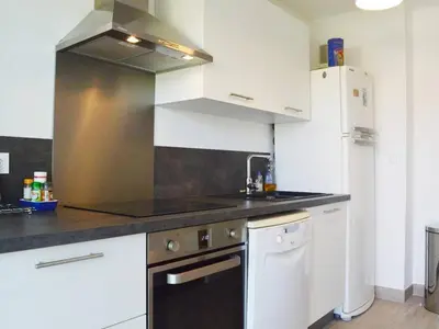 Cuisine ou kitchenette dans l'établissement Charmant T2 à Antibes avec balcon, proche plage - FR-1-252-129