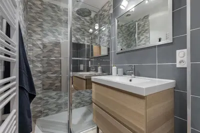 Salle de bains dans l'établissement Migrainier côté cour