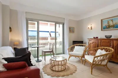 Coin salon dans l'établissement Appartement Ilette - Welkeys