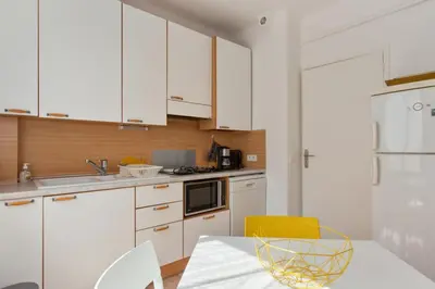 Cuisine ou kitchenette dans l'établissement Appartement Ilette - Welkeys