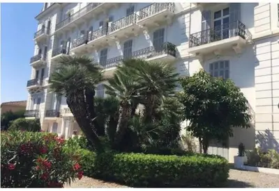 Jardin de l'établissement Winter Palace Cannes