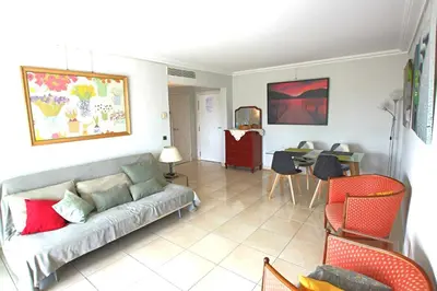 Coin salon dans l'établissement Appartement entièrement équipé avec grande terrasse salon d' extérieur