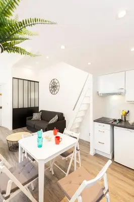 Cuisine ou kitchenette dans l'établissement Chez Thibault - Studio rénové 2-4pers Centre Antibes Fersen
