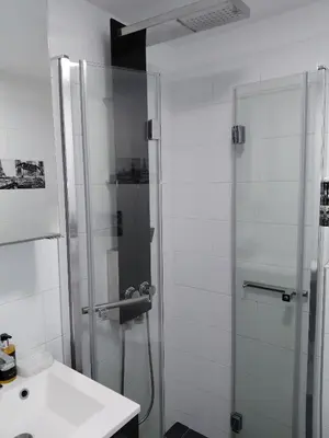 Salle de bains dans l'établissement Palm beach Cannes Azur