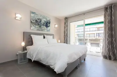 Un ou plusieurs lits dans un hébergement de l'établissement Carlton area: New 2 beds / 2 baths