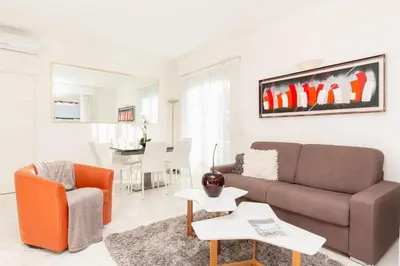 Coin salon dans l'établissement MARIOTT AREA: SUNNY 2 BEDS /2 BATHS