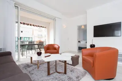 Télévision ou salle de divertissement dans l'établissement MARIOTT AREA: SUNNY 2 BEDS /2 BATHS