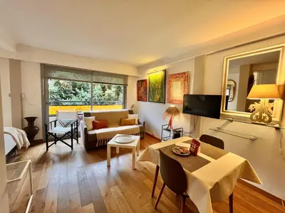 Coin salon dans l'établissement Rouaze by Welcome to Cannes