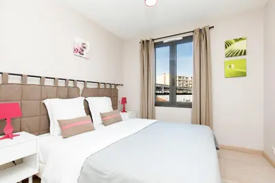 Un ou plusieurs lits dans un hébergement de l'établissement 3 bedrooms: 200m from Croisette