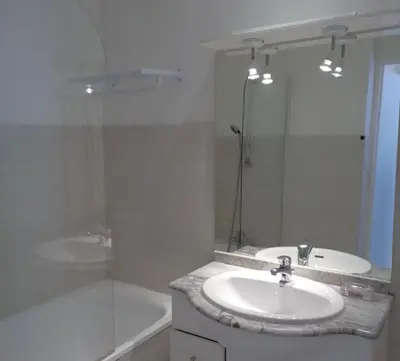 Salle de bains dans l'établissement Croisette-Oasis