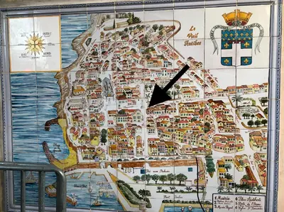 Plan de l'établissement DUPLEX FONTAINE - Appartement Duplex coeur vieil Antibes Old city Marché provencal