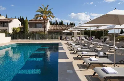 Piscine de l'établissement La Bastide de Biot ou située à proximité